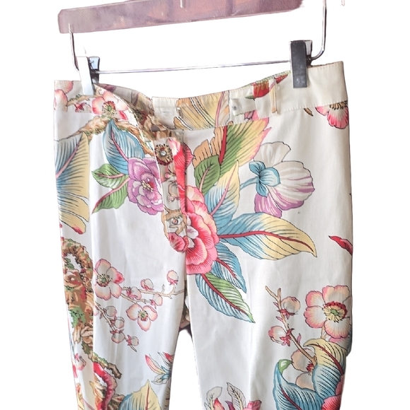 Cache Floral Ankle Pants with Multicolor Design - Picture 4 of 6